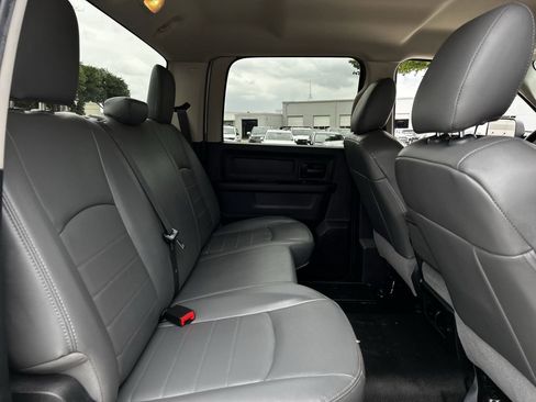 Used 2018 RAM 2500 Tradesman w/ Chrome Appearance Group image 31