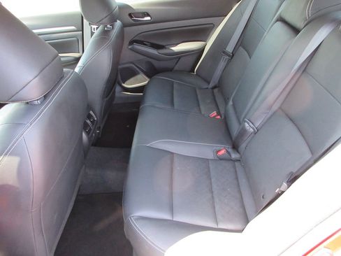Used 2024 Nissan Altima 2.5 SL FWD image 13