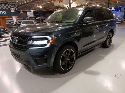 Used 2024 Ford Expedition Limited AWD/4WD image 1