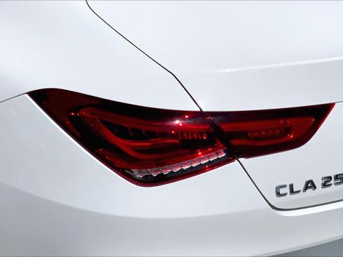 Used 2023 Mercedes-Benz CLA 250 image 27