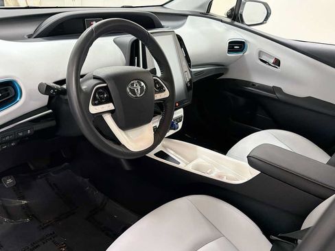 Certified 2017 Toyota Prius Prime Advanced w/ Carpet Mat Package FWD image 12