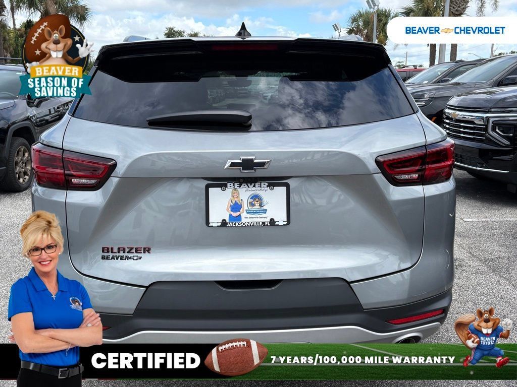 Used 2023 Chevrolet Blazer LT w/ Sound & Technology Package FWD image 6