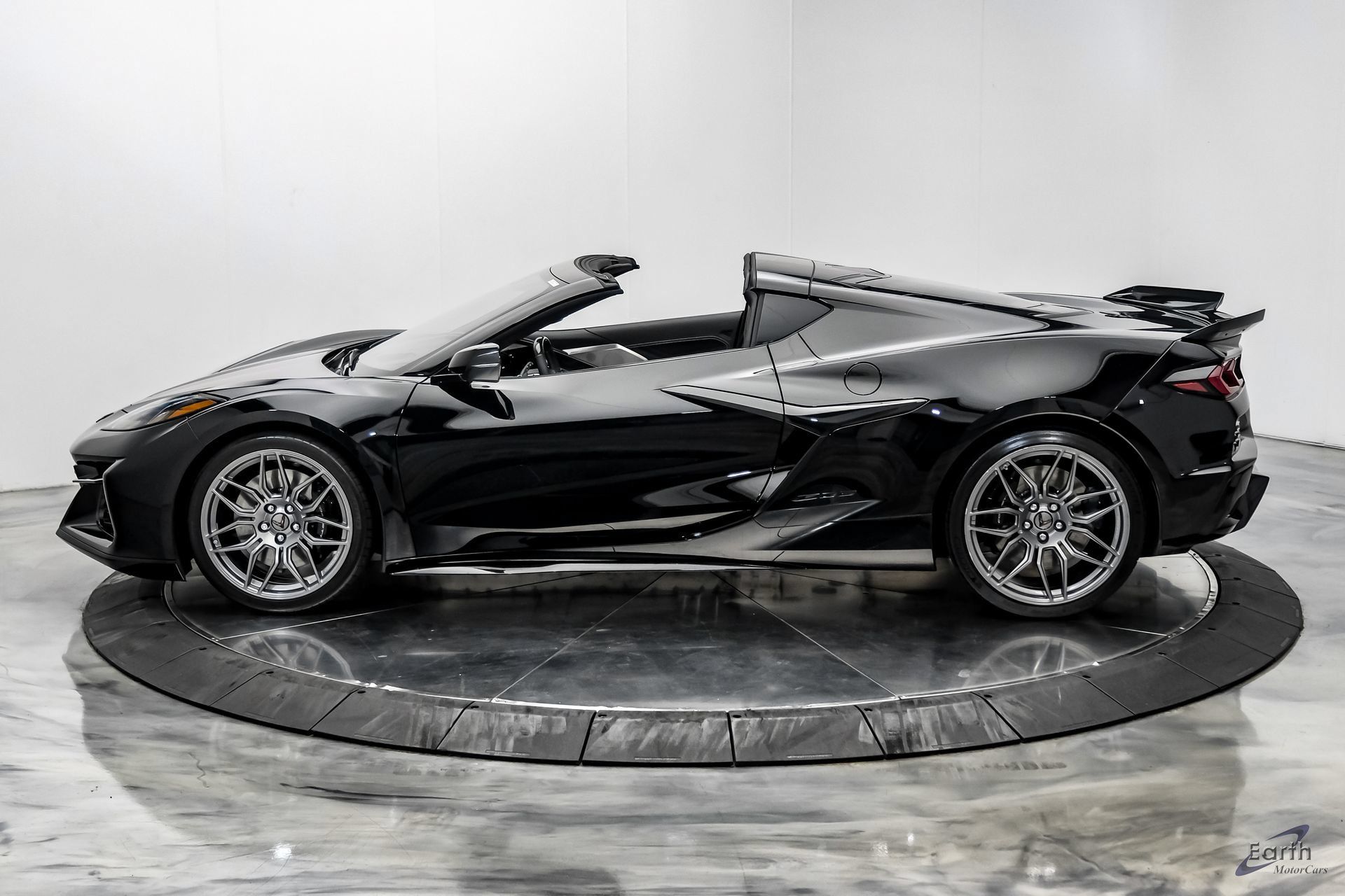 Used 2024 Chevrolet Corvette Z06 RWD image 9