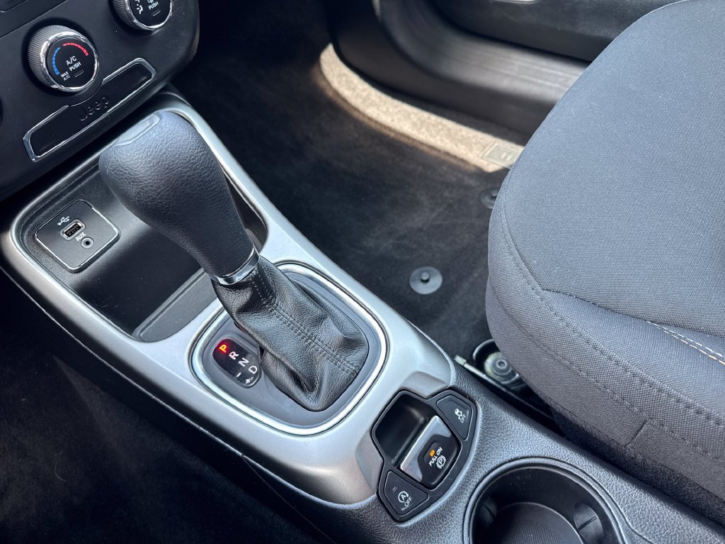 Used 2018 Jeep Compass Sport FWD image 25