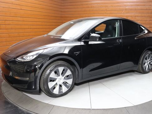 Used 2022 Tesla Model Y Long Range AWD/4WD image 66