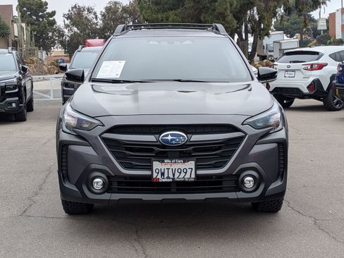 Used 2025 Subaru Outback Premium AWD/4WD image 2