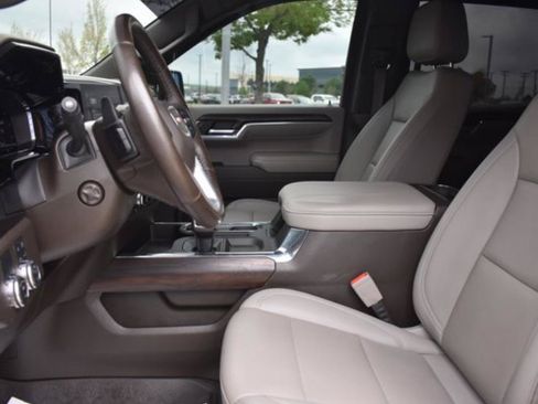 Used 2023 GMC Sierra 1500 SLT w/ SLT Premium Package RWD image 4