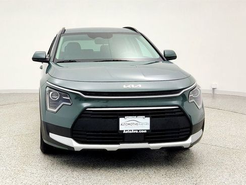 Used 2023 Kia Niro EX image 2