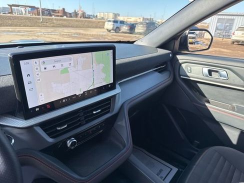 Used 2025 Ford Explorer ST-Line image 16