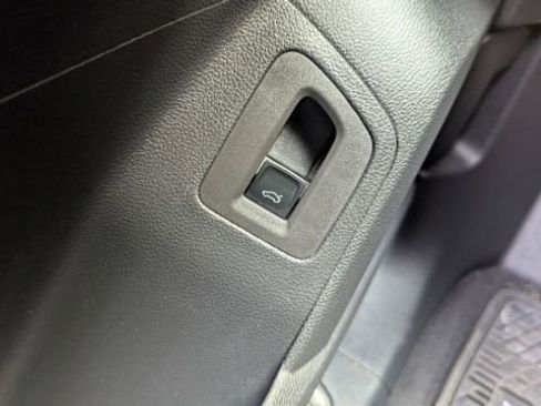 Used 2023 Volkswagen Atlas SE w/ Panoramic Sunroof Package image 36