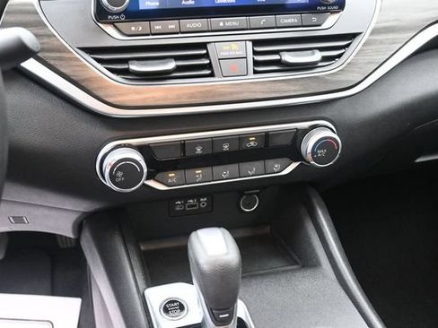 Used 2025 Nissan Altima 2.5 SV AWD/4WD image 21