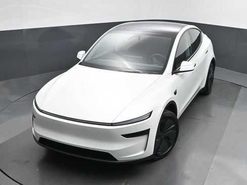 Used 2026 Tesla Model Y 2WD image 42