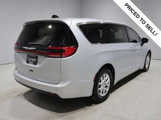 Used 2024 Chrysler Pacifica Touring-L FWD video 2