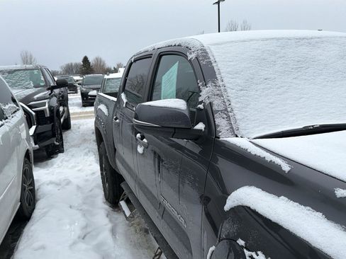 Used 2021 Toyota Tacoma TRD Off-Road image 5