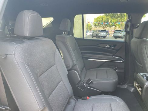 Used 2025 Chevrolet Traverse LT image 19