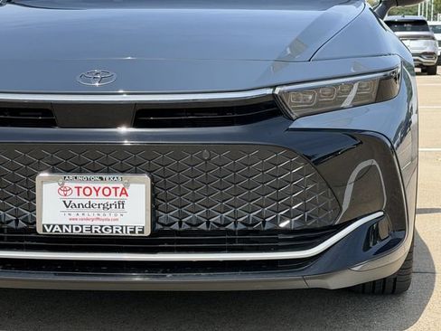 Certified 2026 Toyota Crown AWD/4WD image 9