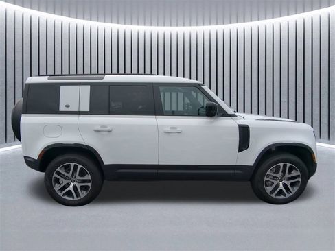 Used 2024 Land Rover Defender 110 S image 4