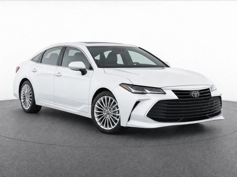 Used 2021 Toyota Avalon Limited FWD image 2