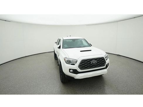 Used 2022 Toyota Tacoma TRD Sport w/ Technology Package AWD/4WD image 17