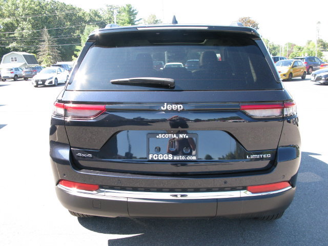 Used 2023 Jeep Grand Cherokee Limited AWD/4WD image 5