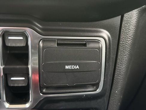 Used 2022 Jeep Gladiator Overland w/ Popular Equipment Package AWD/4WD image 23