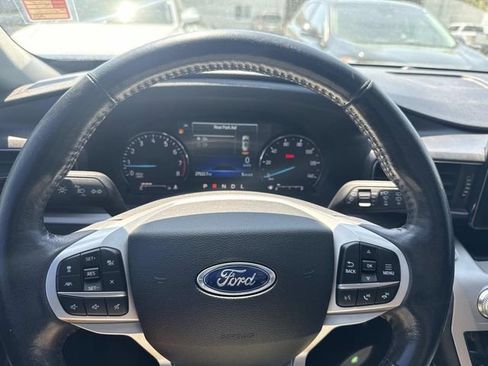 Used 2023 Ford Explorer XLT w/ Equipment Group 202A AWD/4WD image 30