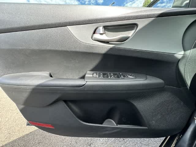 Used 2021 Kia Forte LXS FWD image 15