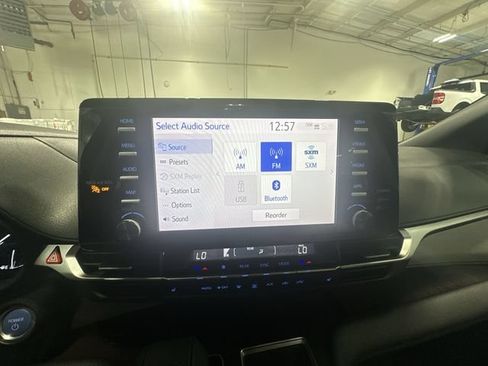Used 2023 Toyota Sienna XLE FWD image 16