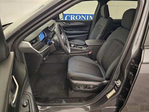 New 2026 Jeep Grand Cherokee L Laredo image 13