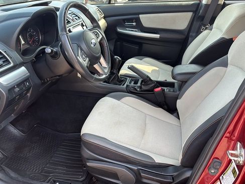 Used 2017 Subaru Crosstrek 2.0i Premium image 10