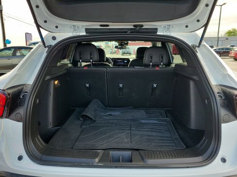 Used 2025 Chevrolet Trax RS FWD image 8