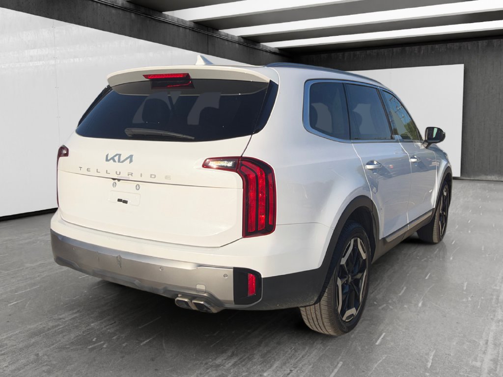 Used 2024 Kia Telluride S w/ S Sunroof Package FWD image 5