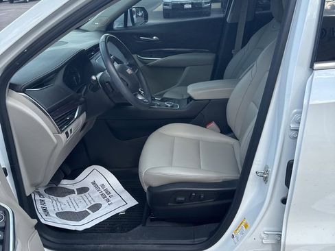 Used 2022 Cadillac XT4 Luxury w/ LPO, Radiant Package image 8