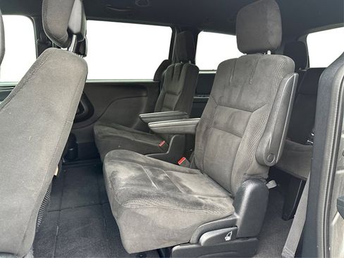 Used 2017 Dodge Grand Caravan SE FWD image 39