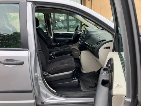 Used 2014 Dodge Grand Caravan American Value Package image 23
