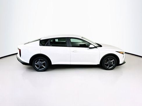 New 2025 Kia K4 LXS image 4