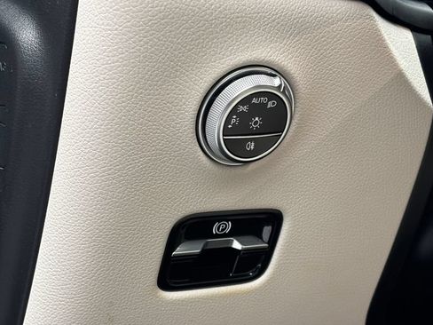 Used 2025 Mercedes-Benz GLC 300 4MATIC image 20