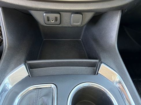 Used 2018 Chevrolet Traverse LT FWD image 17