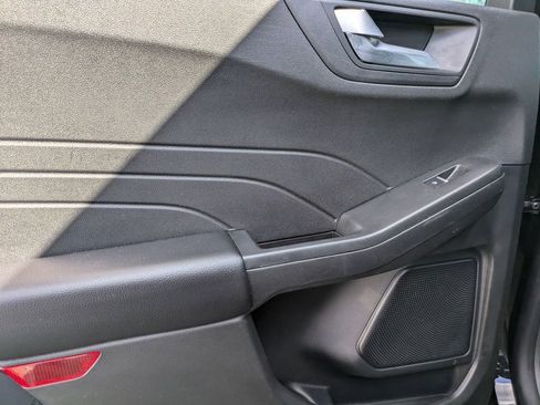 Used 2025 Ford Escape ST-Line image 25