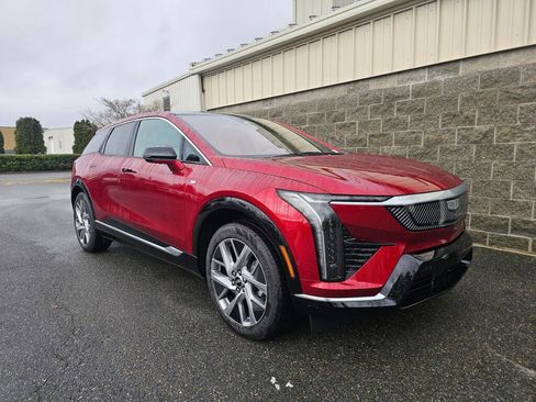 New 2026 Cadillac Optiq Luxury 1 image 14