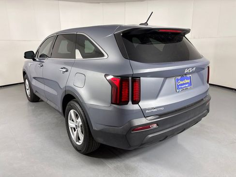 Used 2023 Kia Sorento LX FWD image 7