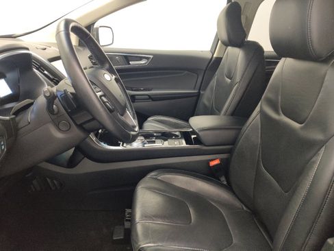 Used 2019 Ford Edge Titanium w/ Cold Weather Package AWD/4WD image 17
