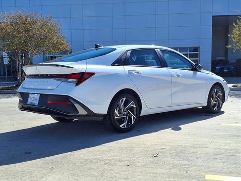 Used 2025 Hyundai Elantra Sport image 5