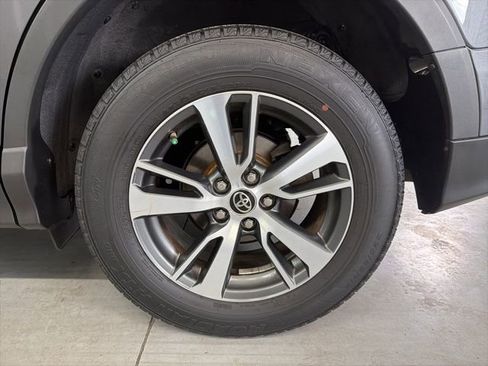 Used 2018 Toyota RAV4 XLE image 19