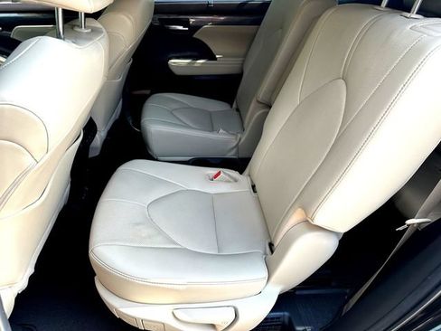 Used 2022 Toyota Highlander Limited AWD/4WD image 24