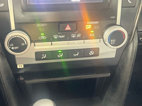 Used 2014 Toyota Camry SE FWD image 25