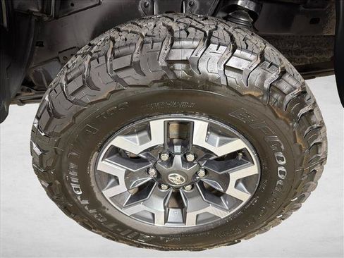 Used 2017 Toyota Tacoma TRD Off-Road AWD/4WD image 20