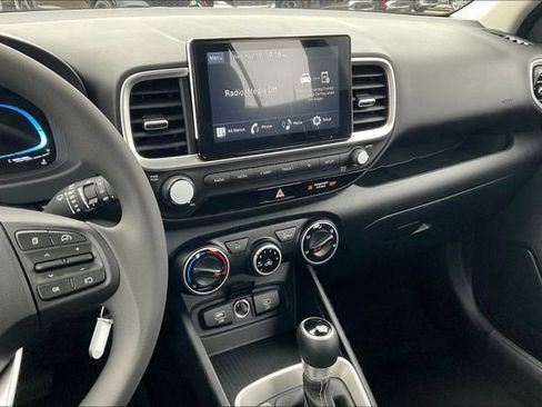 New 2026 Hyundai Venue SE FWD image 7