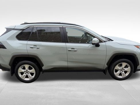 Used 2019 Toyota RAV4 XLE w/ Convenience Package AWD/4WD image 4