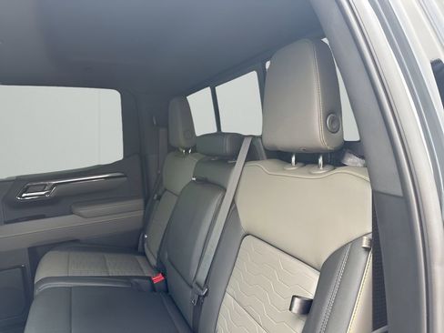 Used 2023 Chevrolet Silverado 1500 ZR2 w/ Technology Package image 19